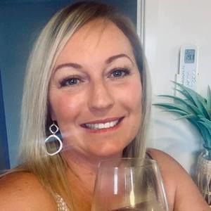 Meet your Posher, Ebony